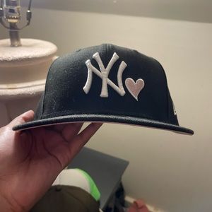 New Era Yankees Fitted with Heart